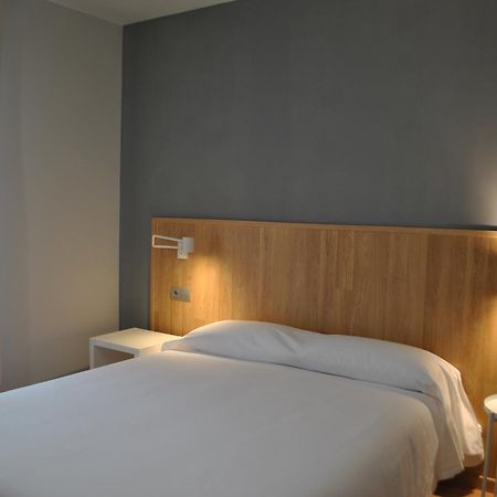 Hostal Universitat سيرفيرا المظهر الخارجي الصورة