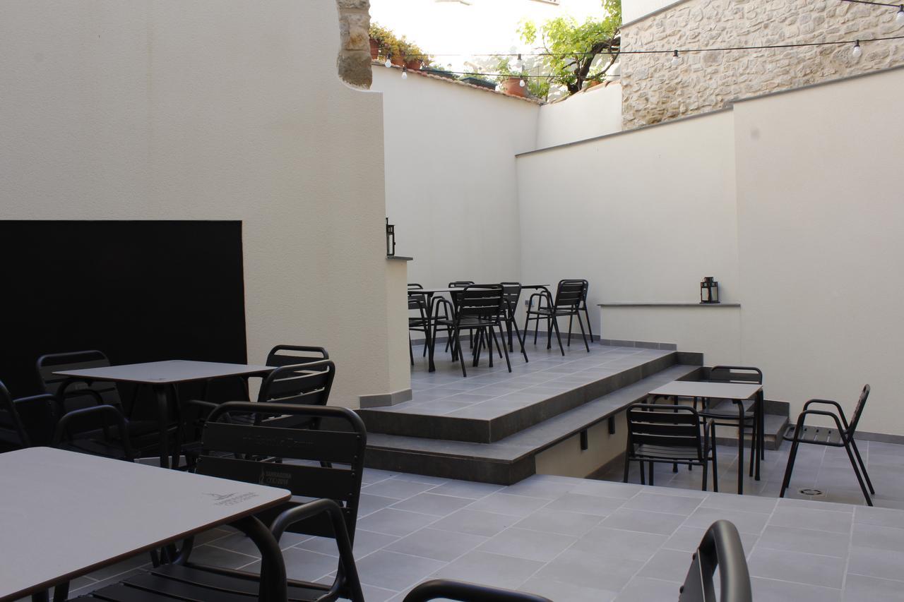 Hostal Universitat سيرفيرا المظهر الخارجي الصورة