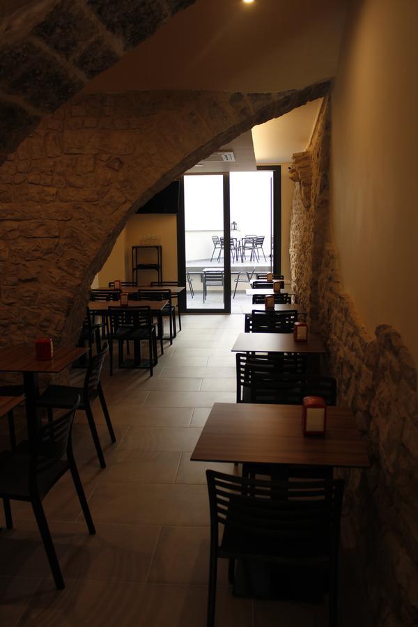 Hostal Universitat سيرفيرا المظهر الخارجي الصورة