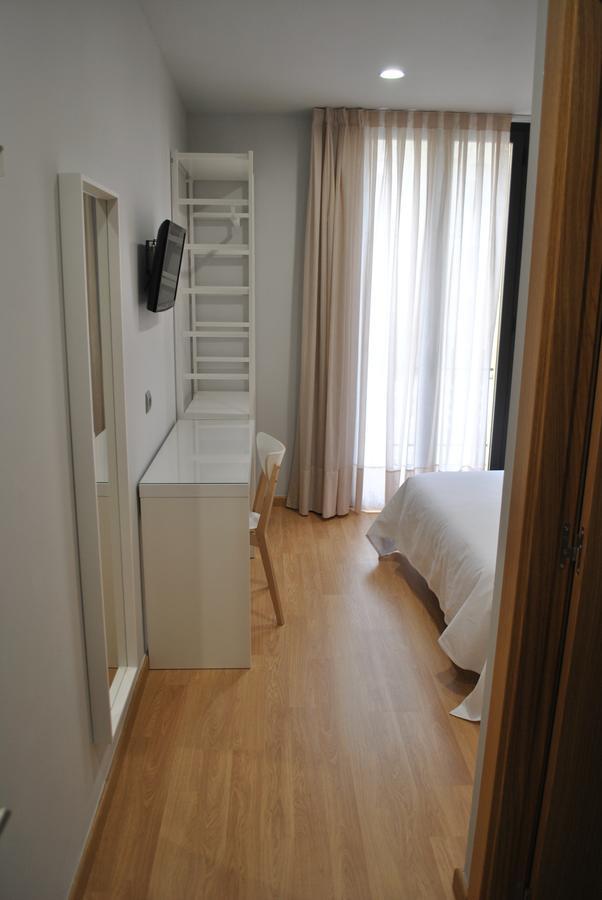 Hostal Universitat سيرفيرا المظهر الخارجي الصورة