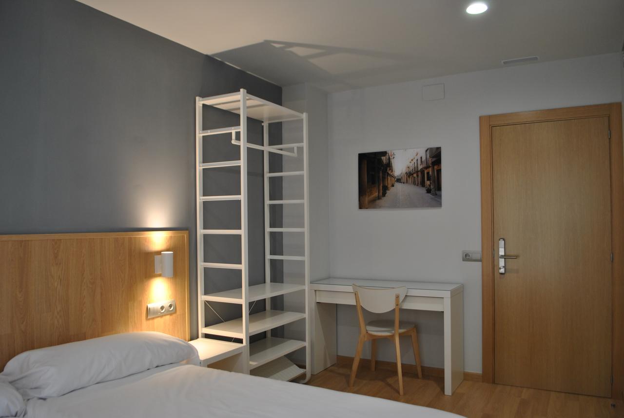 Hostal Universitat سيرفيرا المظهر الخارجي الصورة