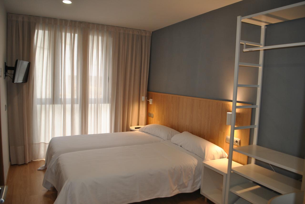 Hostal Universitat سيرفيرا المظهر الخارجي الصورة