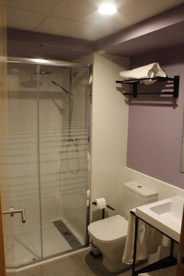 Hostal Universitat سيرفيرا المظهر الخارجي الصورة