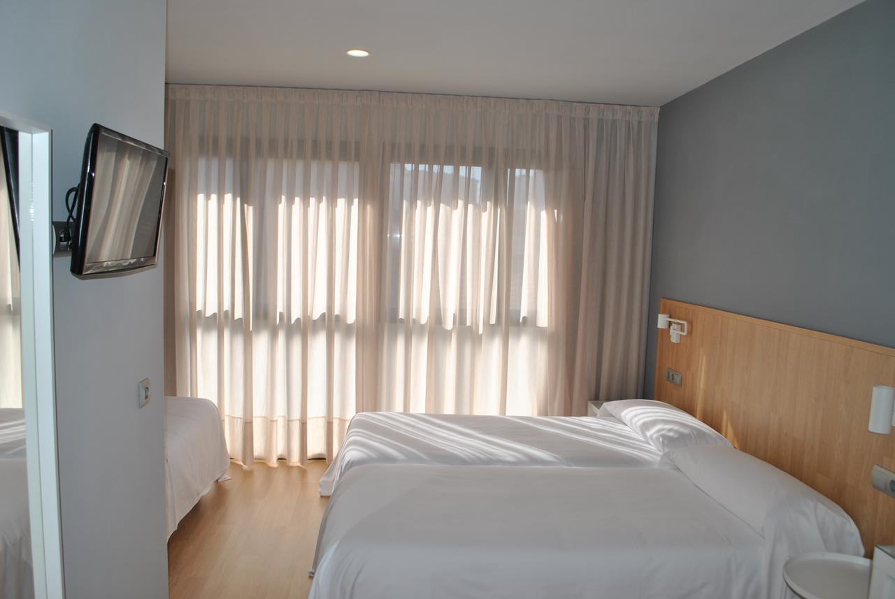 Hostal Universitat سيرفيرا المظهر الخارجي الصورة