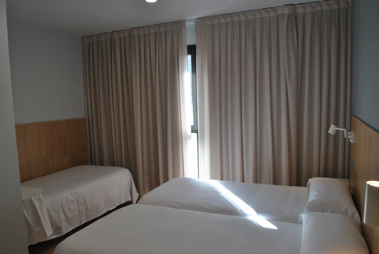 Hostal Universitat سيرفيرا المظهر الخارجي الصورة