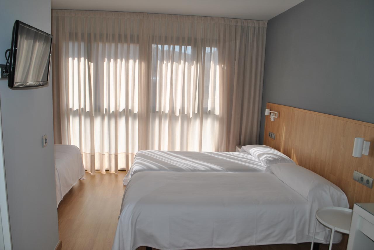 Hostal Universitat سيرفيرا المظهر الخارجي الصورة