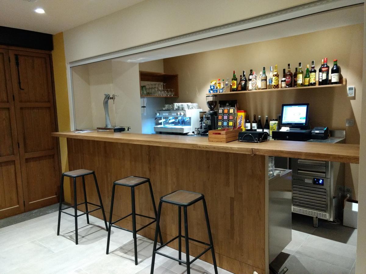 Hostal Universitat سيرفيرا المظهر الخارجي الصورة