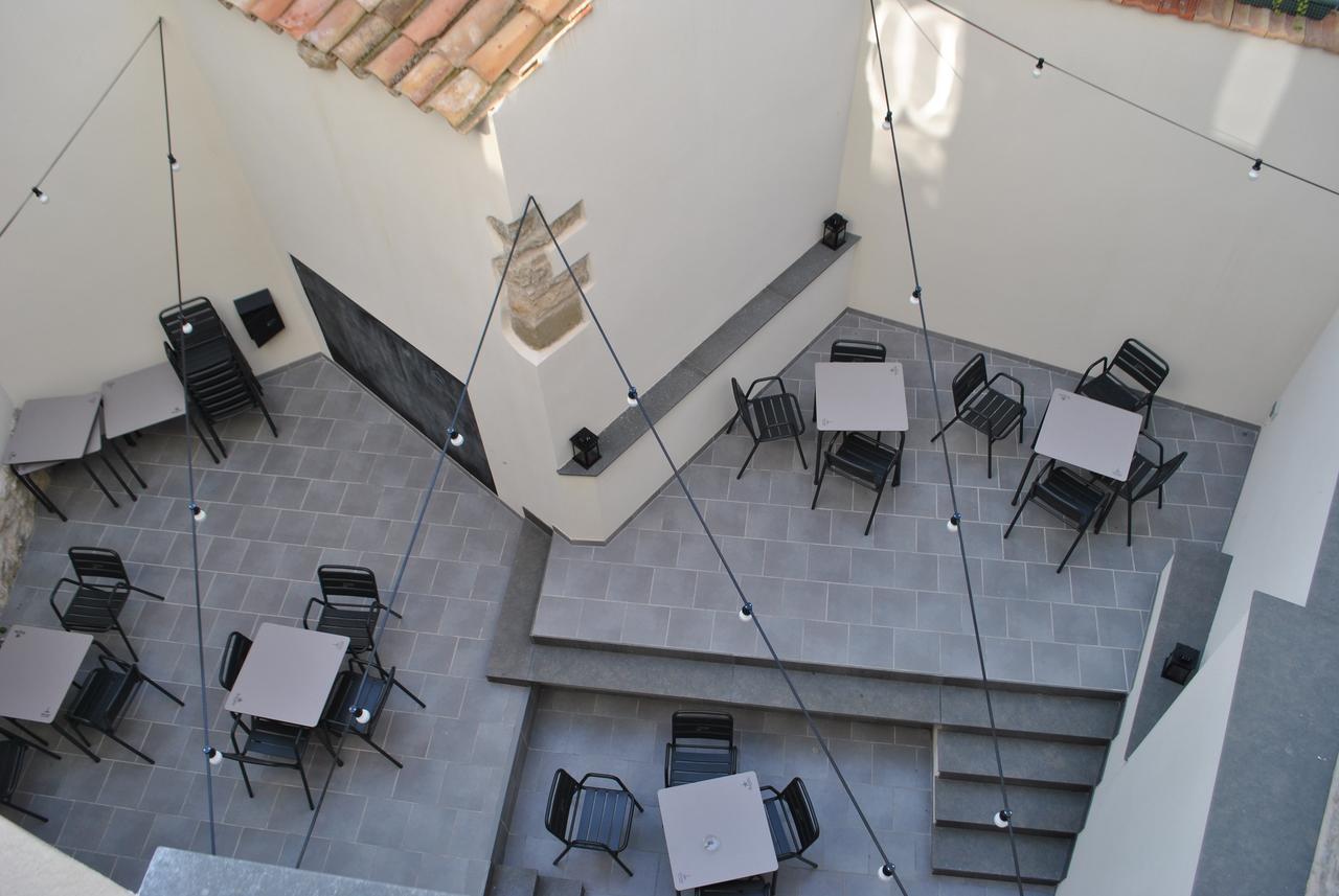 Hostal Universitat سيرفيرا المظهر الخارجي الصورة